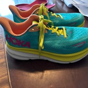 Hoka Clifton 9 running shoes size 8.5 wide worn twice